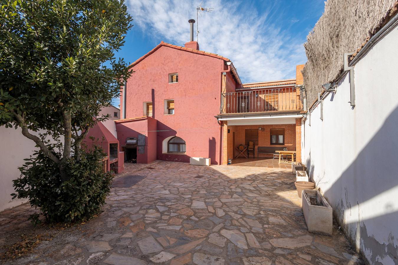 Finca 'Cuatro Torres' mit privater Terrasse und Wi-Fi in Teruel, Teruel und Umgebung