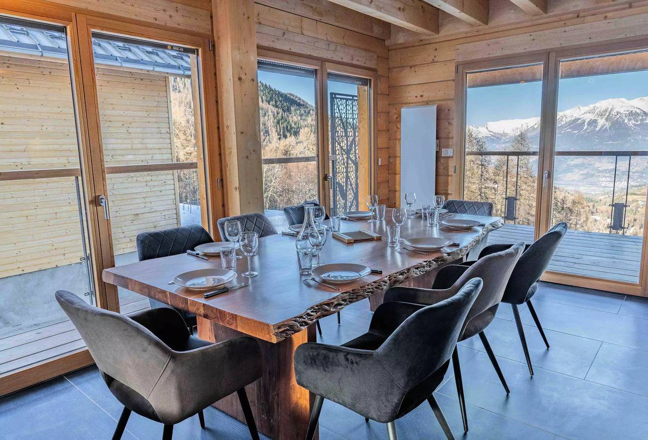 Modern chalet with splendid view of the valley in Les Orres, Écrins National Park