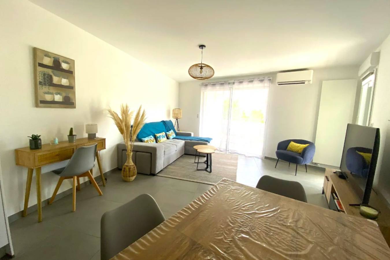 Appartement entier, Évasion Provençale avec Terrasse et Vue Jardin in Castelnau-le-Lez, Côte d'Améthyste