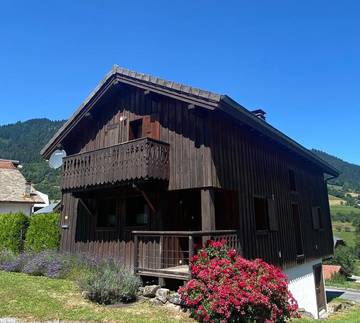 Maison de campagne pour 10 personnes, avec jardin et vue à Seytroux