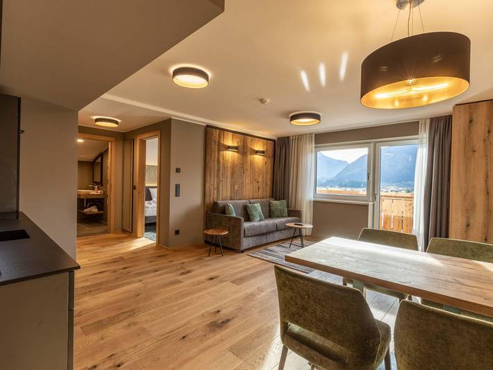 Ferienwohnung für 4 Personen, mit Garten und Balkon sowie Pool, kinderfreundlich
