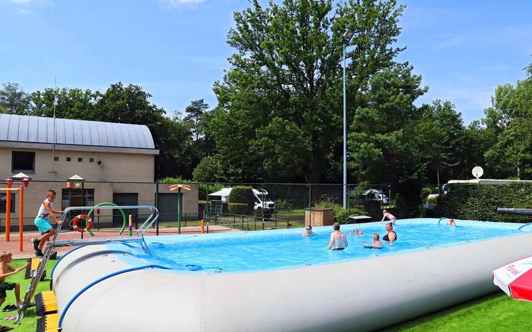 Camping für 4 Personen, mit Pool und Terrasse in Flandern