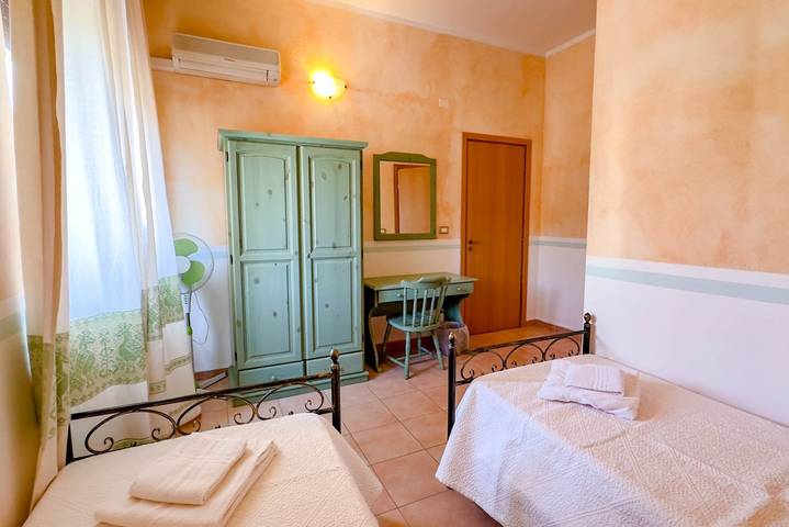 Gîte pour 2 personnes, avec jardin à Bosa Marina - 2