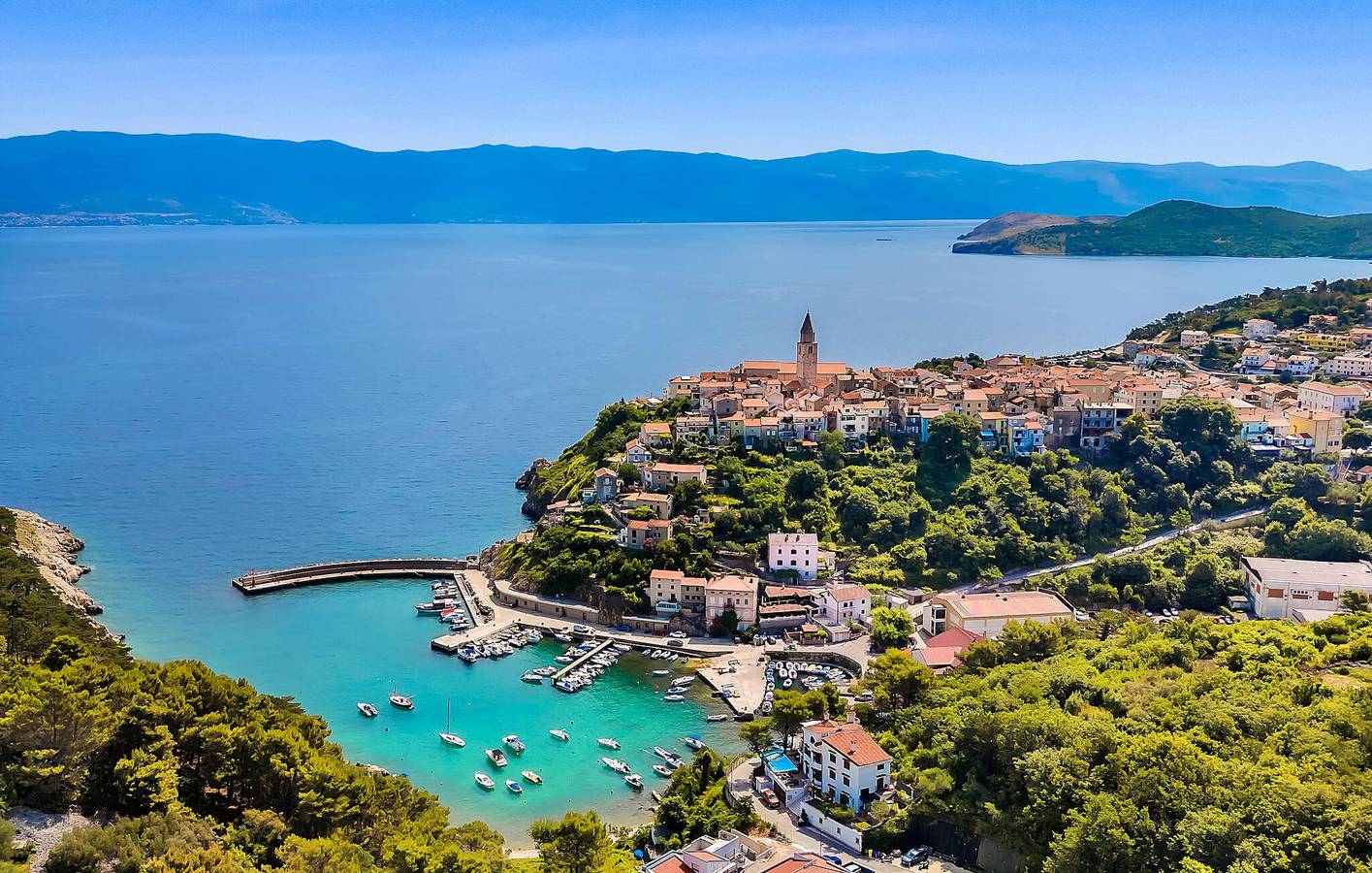 Apartment am Meer mit Pool und WLAN in Vrbnik – 600 m vom Stadtzentrum entfernt in Vrbnik, Krk