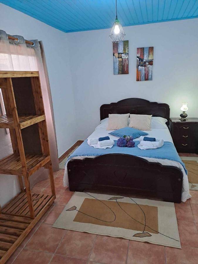 Location de vacances pour 4 personnes, avec vue et jardin à Lajes das Flores - 2