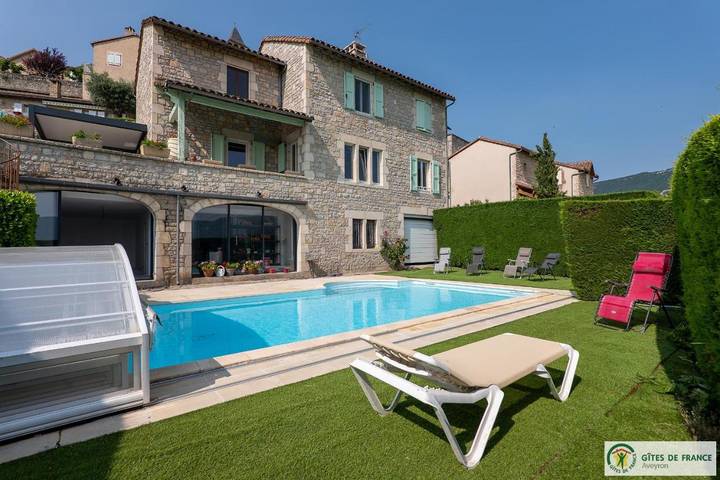 Gîte pour 6 personnes, avec terrasse ainsi que piscine et vue, animaux acceptés à Compeyre - 2