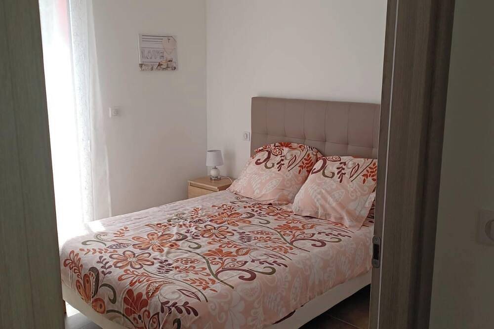 Entire apartment, Homerez - Modern Apartment in Lucciana with Terrace in Lucciana, Bastia region