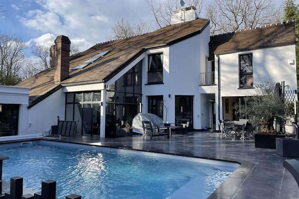 Villa with swimming pool at the gates of Paris in Lamorlaye, Oise