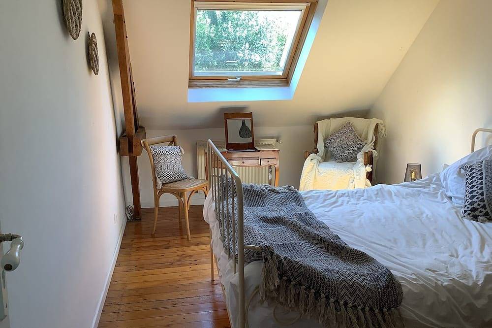 Studio with private bathroom and picnic area in Abbeville (Somme), Región de Abbeville