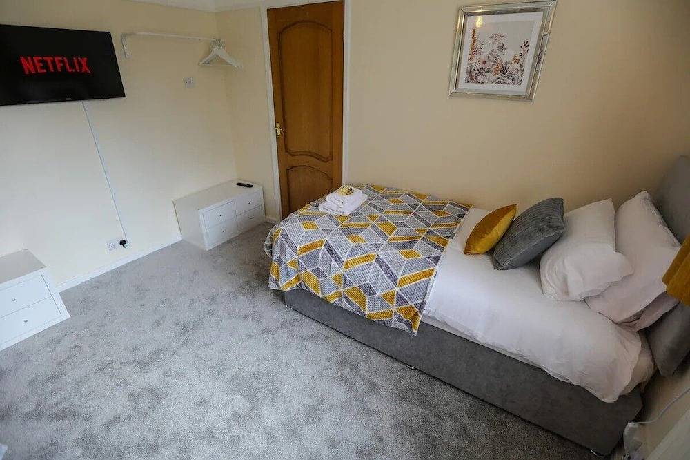 Crabtree House 5Br Moreton, Wirral, Close To Liverpool & Chester in Merseyside