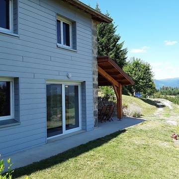 Gîte pour 5 personnes, avec jardin et balcon dans le Puy-de-Dôme