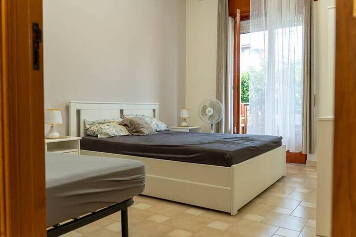 Gîte pour 11 personnes, avec balcon et jardin à Strongoli - 4