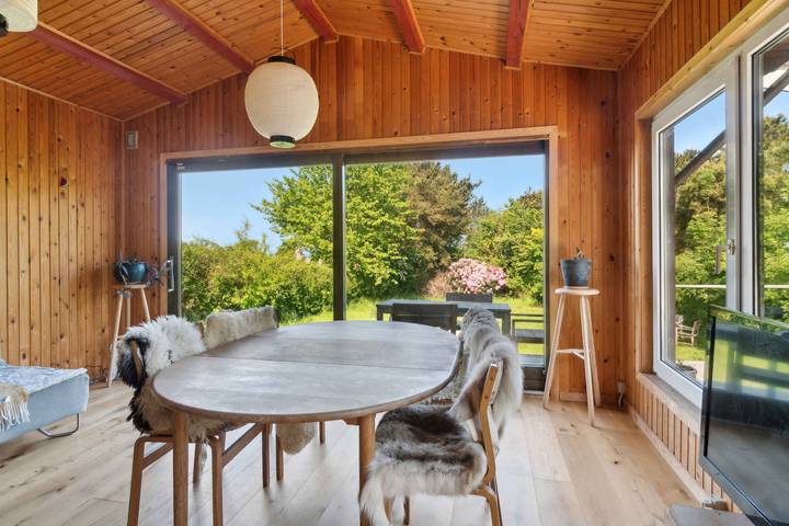 Ferieudlejning for 4 personer, med terrasse og have i Fårevejle