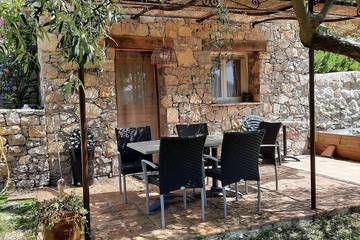 Gîte pour 3 personnes, avec jardin et jacuzzi à Belgentier