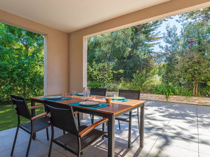 Gîte pour 6 personnes, avec terrasse et jardin dans La Coudoulière