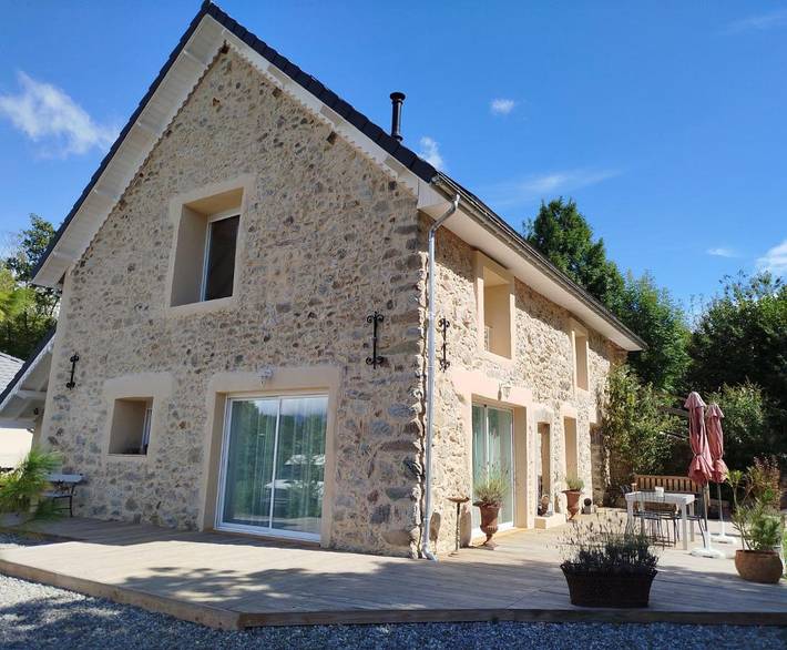 Appartement de vacances pour 4 personnes, avec jacuzzi ainsi que balcon et jardin