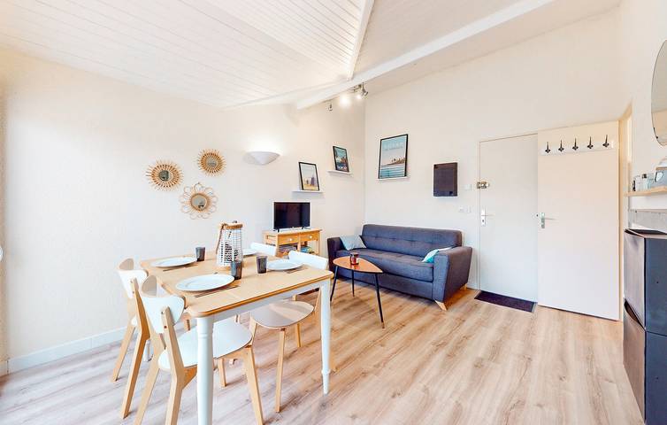 Appartement de vacances entier, Appartement moderne sur la plage avec parking et grill - 2,5 km de La Grande Conche in Saint-Georges-de-Didonne, Région de Rochefort