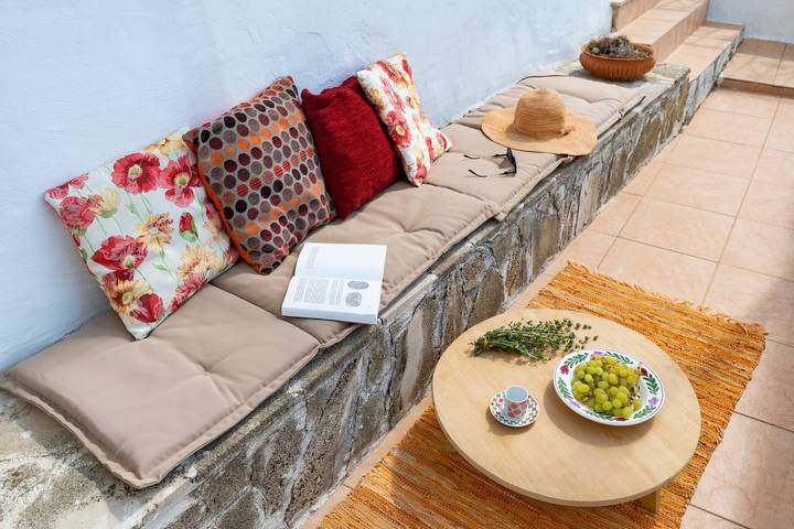 Holiday Home '1900's Traditional House in Asklipio' with Private Terrace, Wi-Fi and Air Conditioning in Asklipio, Rhodes