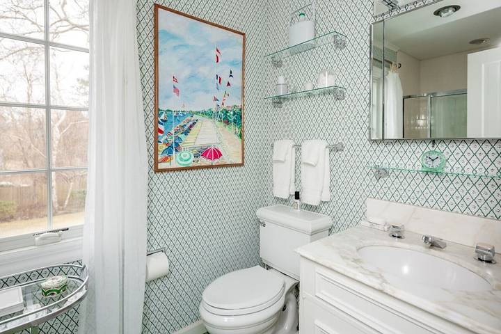 Vacation rental for 6 people, with hot tub and yard, with pets in Tuckahoe