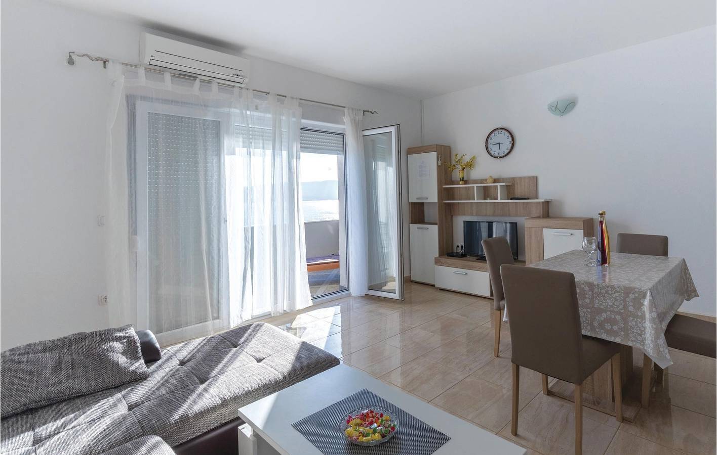 Geheel vakantieappartement, Vakantieappartement voor 4 personen met terras in Komarna, Dubrovnik-Neretva
