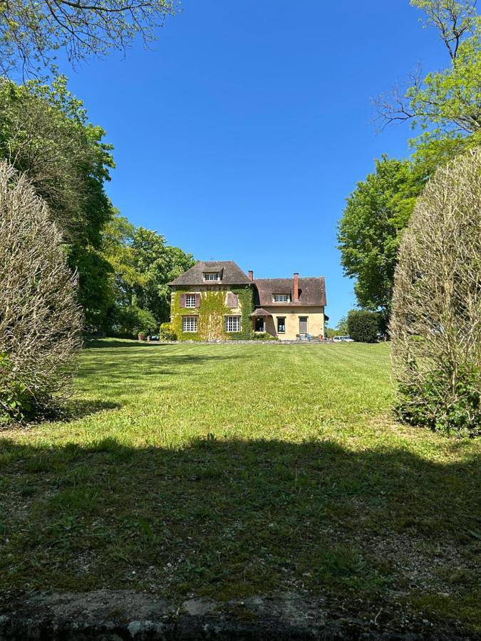 Maison de Maître avec piscine et parc privé in Coulanges-sur-Yonne, Région d'Auxerre