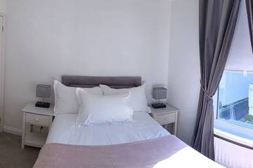 Holiday Home for 5 People in Plymouth, South West England, Photo 2