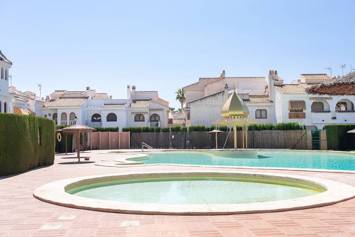 Location de vacances pour 4 personnes, avec jardin, adapté aux familles à Elche - 2