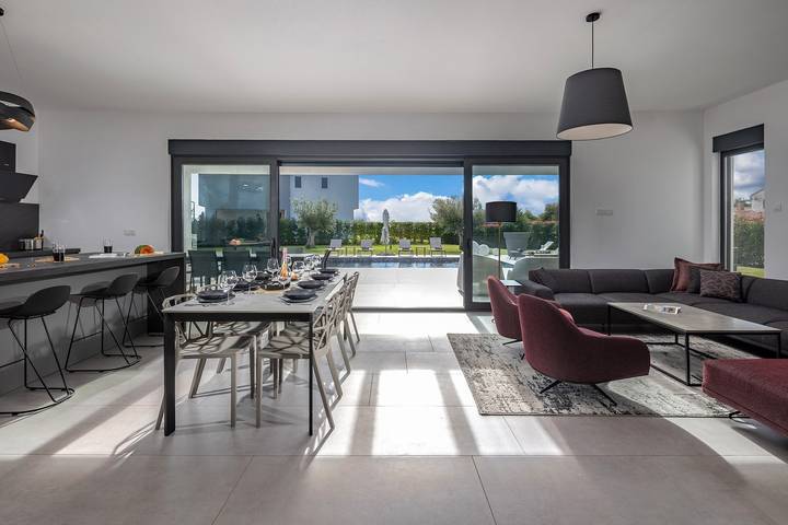 Neu! Luxusvilla Alta - 50 m2 beheizter Pool, Familien, BBQ in Jursici, Svetvinčenat