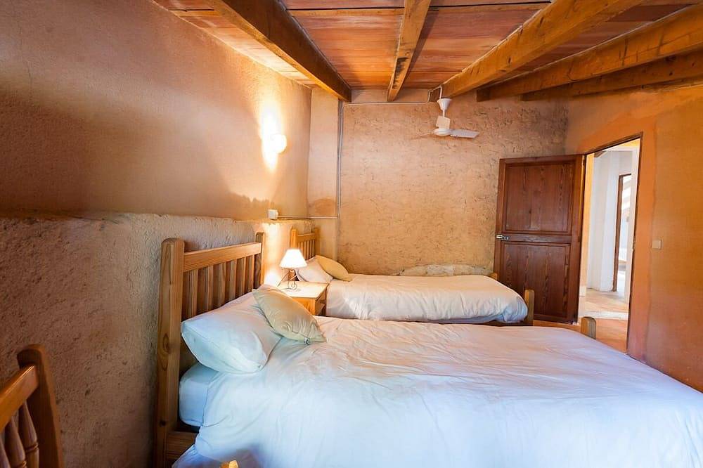 Rural apartment in the center of Mallorca for 2, 4 and 6 people in Sineu, Majorca Center