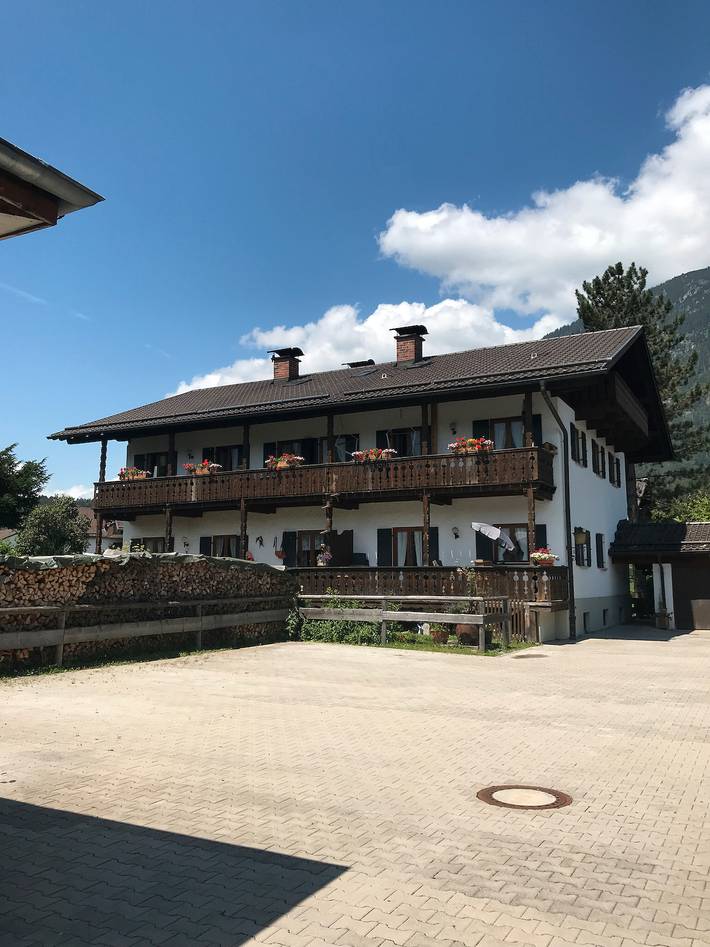 Ferienwohnung für 4 Personen, mit Balkon in den Ammergauer Alpen