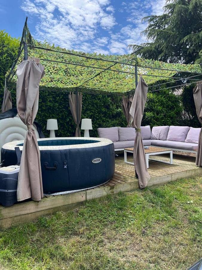 Location de vacances pour 2 personnes, avec jardin et jacuzzi, animaux acceptés à La Tour-de-Salvagny - 4