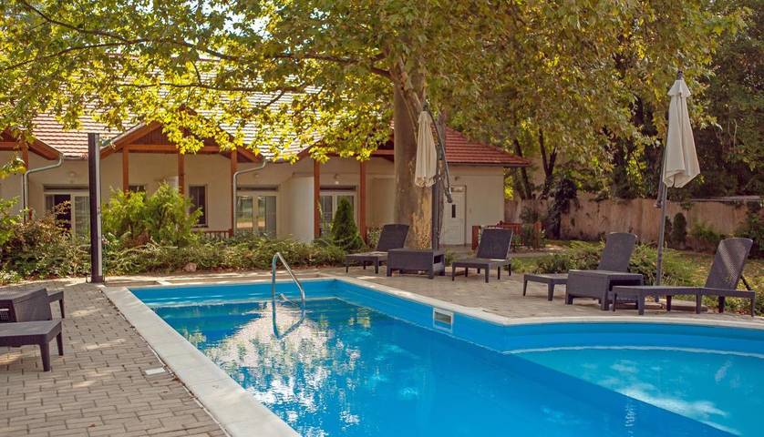 Apartament wakacyjny dla 2 osób, z widok i basen oraz ogród i sauna w Zamárdi