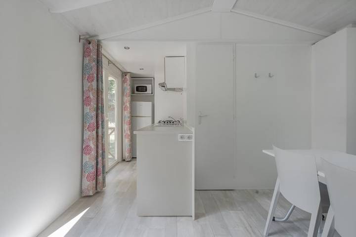 Caravane pour 4 personnes, avec sauna ainsi que jardin et terrasse à Nant - 3