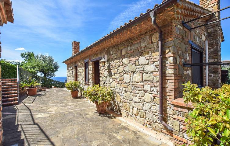 Entire holiday apartment, Sea View Apartment with Pool, AC, Kitchen & Internet in Casal Velino, Cilento Coast