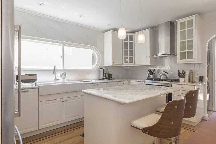 Vacation rental for 6 people, with hot tub and yard as well as balcony in Marin County