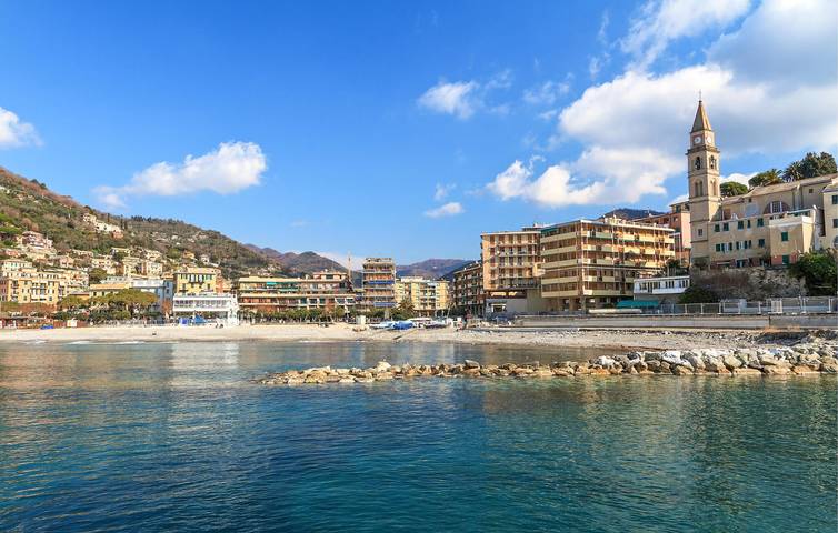 Appartamento intero, Accogliente appartamento sulla spiaggia con WiFi e riscaldamento gratuiti in Bagni Marina, Recco