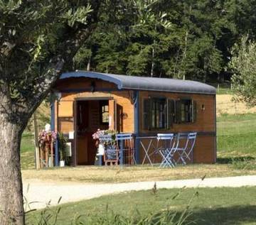 Camping pour 5 personnes, avec terrasse dans le Gers