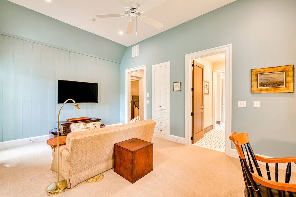 Luxe lakefront home with dock, kayak, canoe, home gym & great outdoor spaces in Lake Toxaway