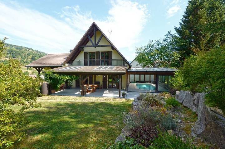 Location de vacances pour 14 personnes, avec balcon ainsi que jardin et jacuzzi en Alsace