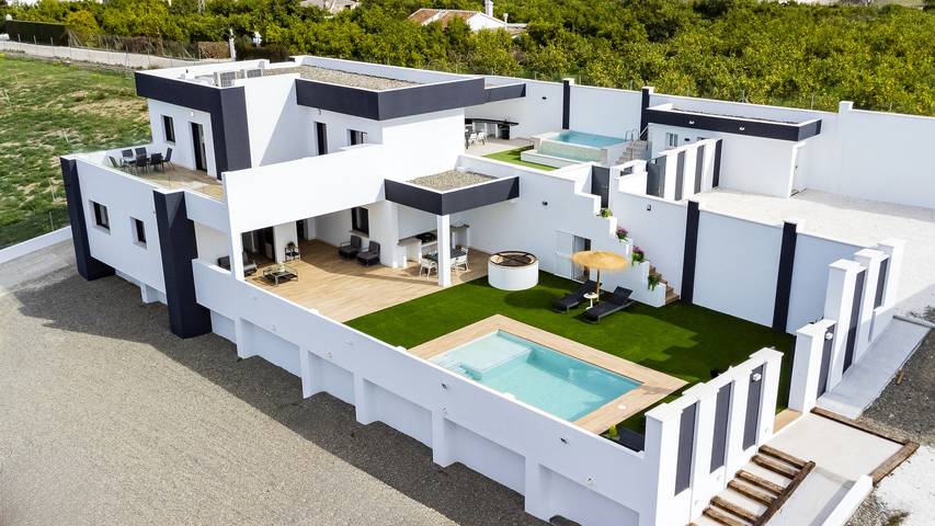 Villa pour 12 personnes, avec jardin et terrasse - 1