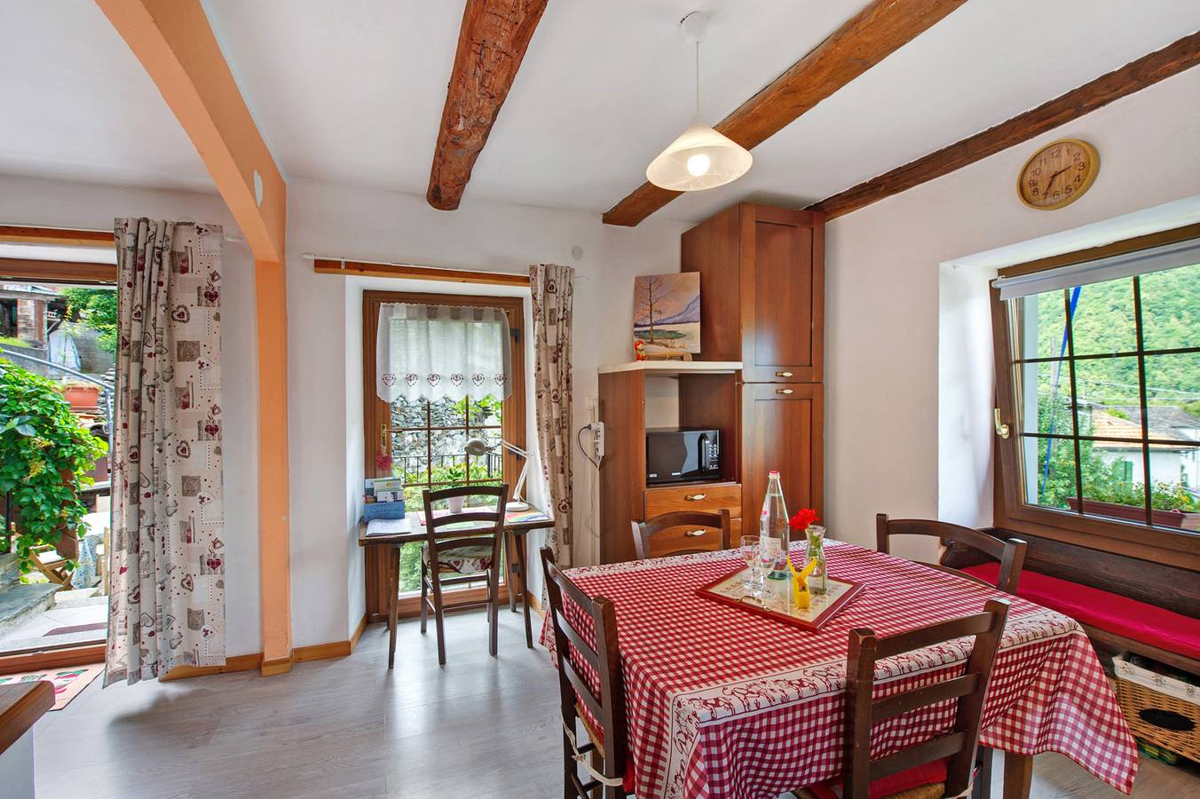 Apartamento entero, Apartamento 'Casa Del Cios' con vistas a la montaña, terraza privada y Wi-Fi in Sasso (Montescheno), Montescheno