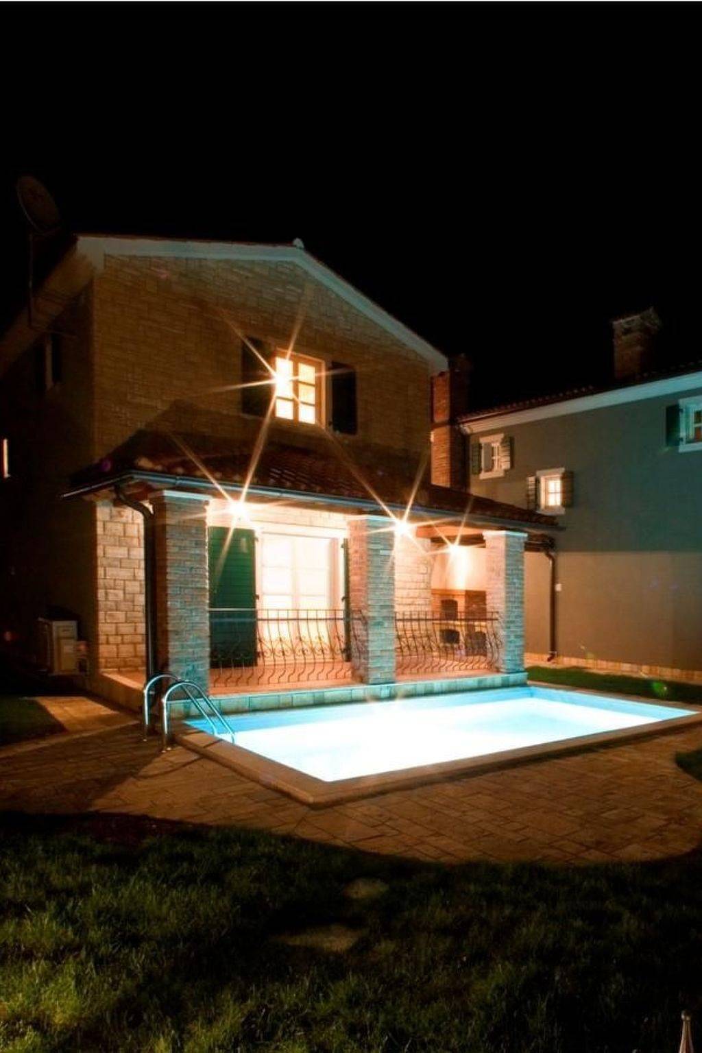 Großzügiges Ferienhaus mit Pool und Sonnenterrasse in Grad Poreč, Porec und Umgebung