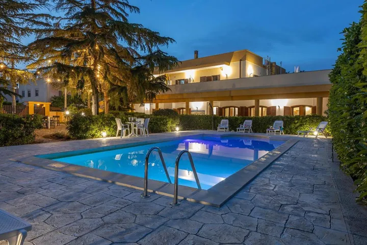 Appartamento vacanze per 4 persone, con giardino e panorama nonché piscina - 1