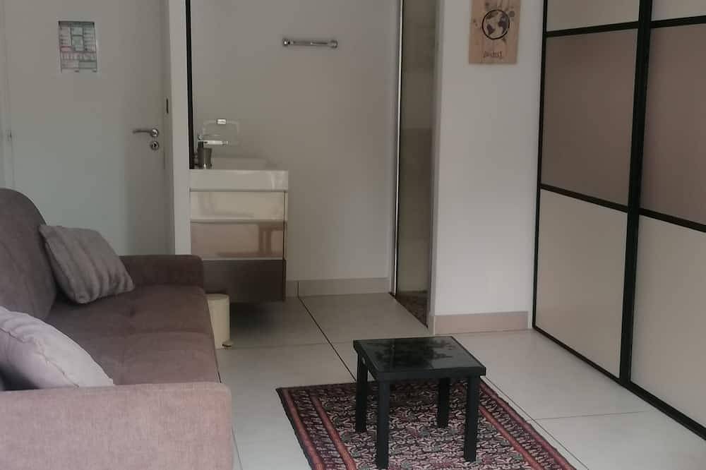 Appartement entier, Studette au calme avec terrasse sur le Bassin d'Arcachon près de la plage in Gujan-Mestras, Région d'Arcachon
