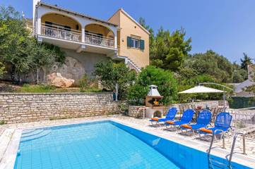 Villa voor 8 Personen in Kassiopi, Corfu, Afbeelding 1