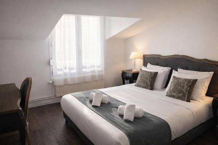 Hôtel pour 2 personnes, avec terrasse et vue ainsi que jardin et piscine dans Grandvillers - 2