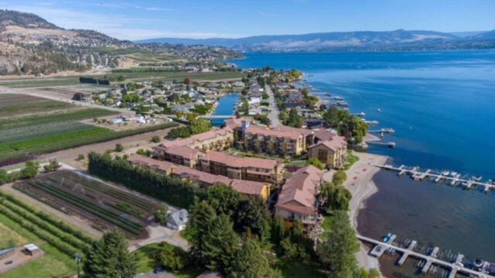 Appartamento intero, Beachfront, Lakeview Condo at Barona in West Kelowna, Crystal Mountain