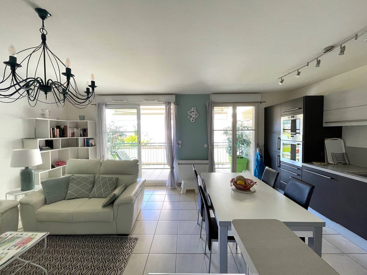 Entire apartment, Charming 2-Bedroom Apartment in Arcachon Center, Wi-Fi, Near Beach and Shops in Arcachon, Arcachon region