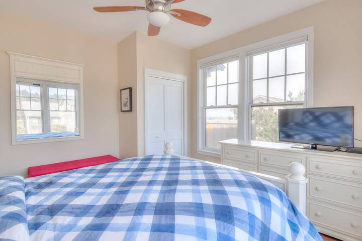 Vacation home for 16 people, with hot tub and balcony in Oregon Coast