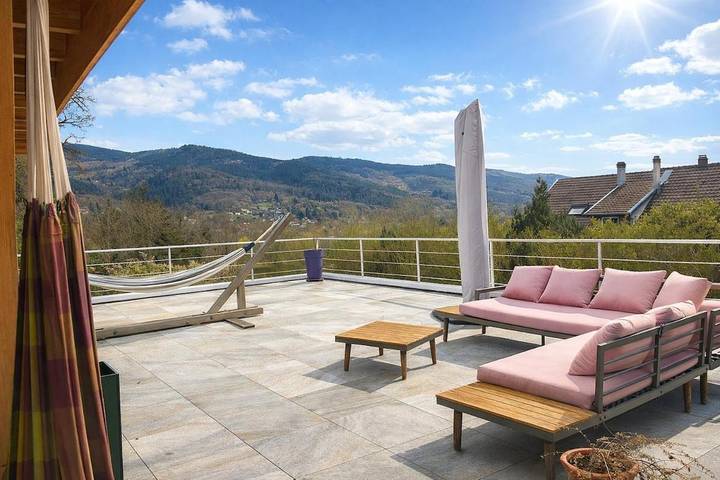 Location de vacances pour 8 personnes, avec piscine ainsi que jardin et vue, animaux acceptés à Lutzelhouse